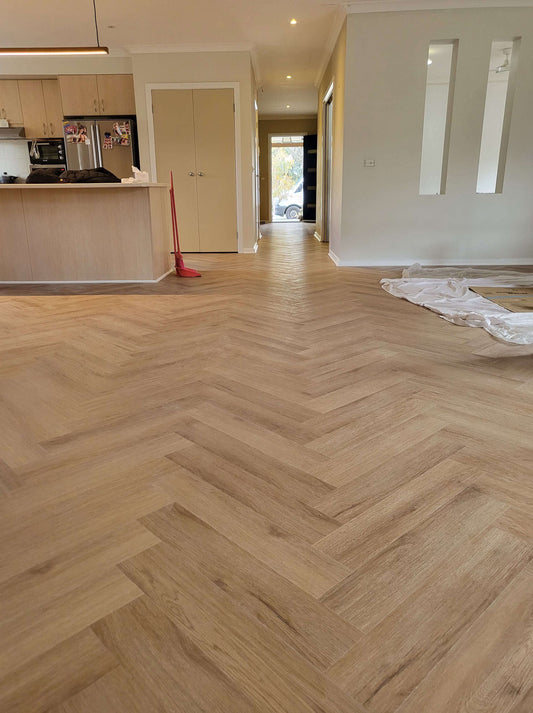 Flooring 🔔Hybrid Herringbone Flooring 🔔✅100% waterproof💦✅Built in 2mm underlay , 7mm Hybrid Herringbone ✅Simply click and lay together✅ 600*128mm *7mm ✅Ask for our installation service.⭐️Exclusive - Santas Workshop Direct 