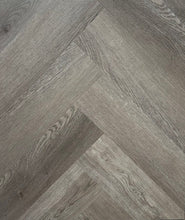 Flooring 🔔Hybrid Herringbone Flooring 🔔✅100% waterproof💦✅Built in 2mm underlay , 7mm Hybrid Herringbone ✅Simply click and lay together✅ 600*128mm *7mm ✅Ask for our installation service.⭐️Exclusive - Santas Workshop Direct 