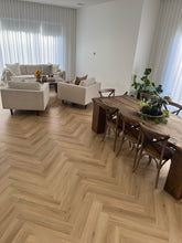 H4407 Herringbone Classic Oak