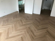 Flooring 🔔Hybrid Herringbone Flooring 🔔✅100% waterproof💦✅Built in 2mm underlay , 7mm Hybrid Herringbone ✅Simply click and lay together✅ 600*128mm *7mm ✅Ask for our installation service.⭐️Exclusive - Santas Workshop Direct 